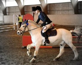 Emilie og Botnar under klubbstevne i sprang